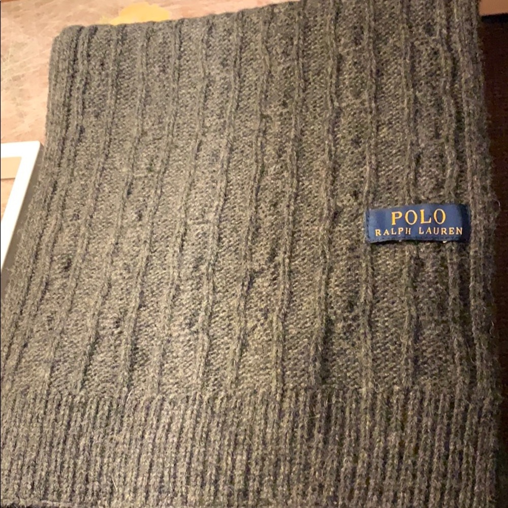 Wool scarf